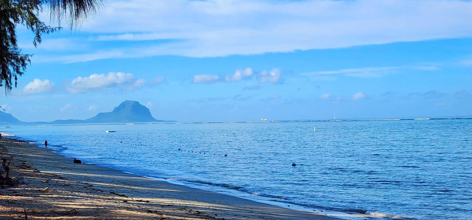 Phoenix Beach Apartments Sea View Flic-en-Flacq 외부 사진