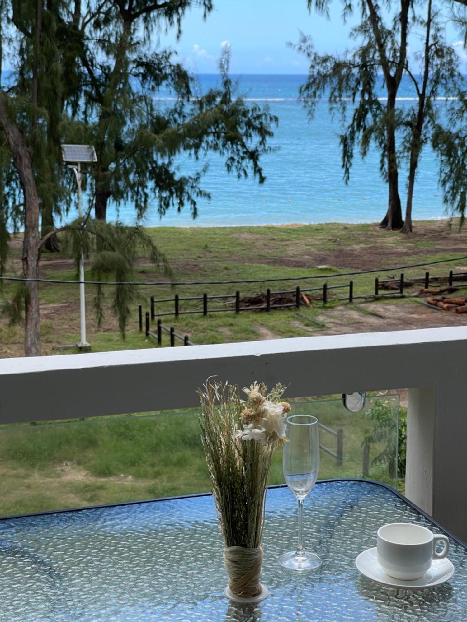 Phoenix Beach Apartments Sea View Flic-en-Flacq 외부 사진